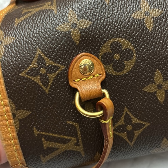 Louis Vuitton - Picture 5 of 7